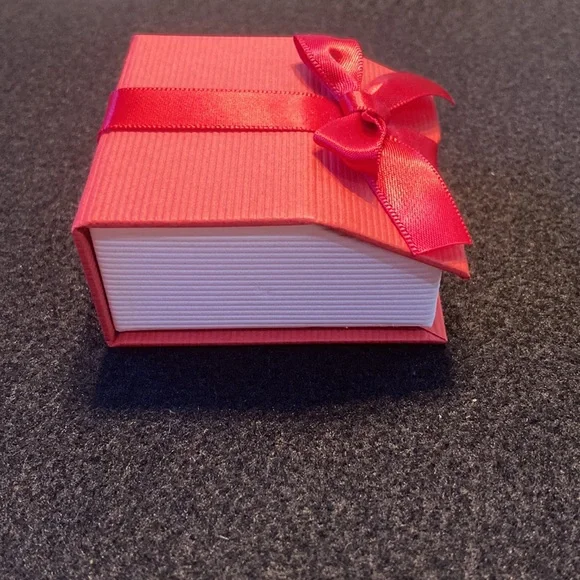 NEW Cubic Zirconia Diamond Stud Earrings - Picture 11 of 11